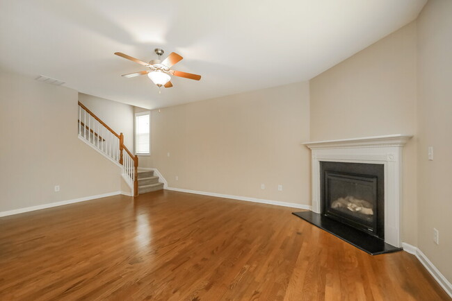 Building Photo - 529 Crestmont Ln