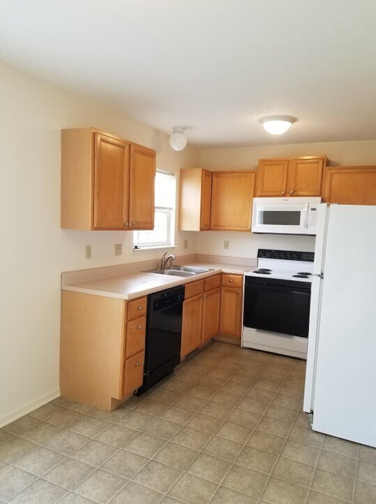 Building Photo - Applewood Townhomes - 13