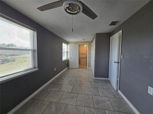 Building Photo - 246 W Bay Ave