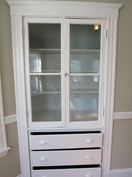 Building Photo - 36 Standish St