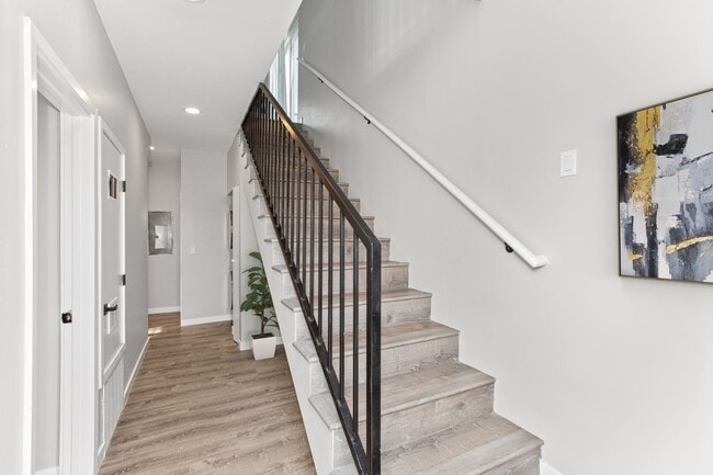 Building Photo - Private balcony + private patio!