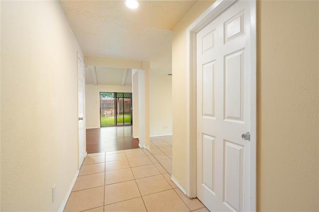 Building Photo - 510 Cranbrook Park
