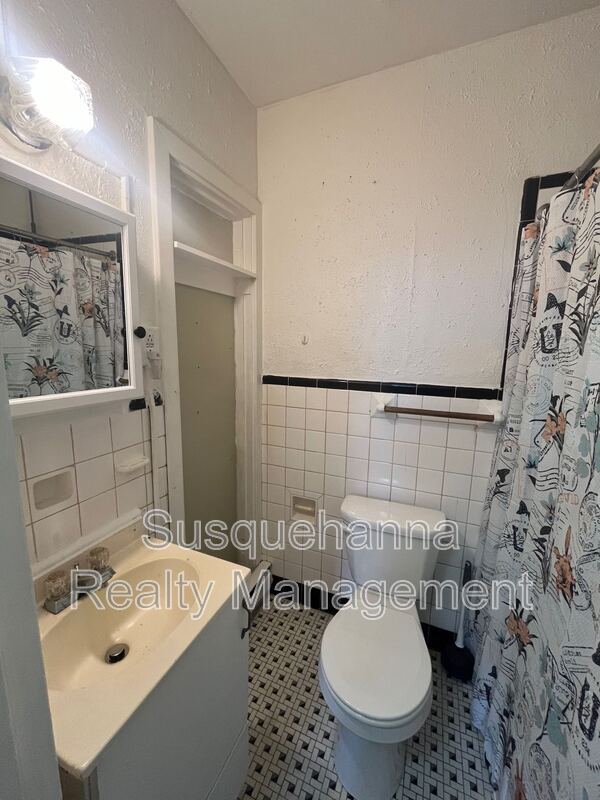 Building Photo - 134 College Ave
