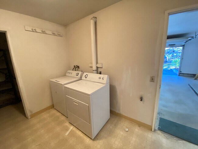 Building Photo - 3 Bedroom Condo - Walk to Burnt Cedar Beach!