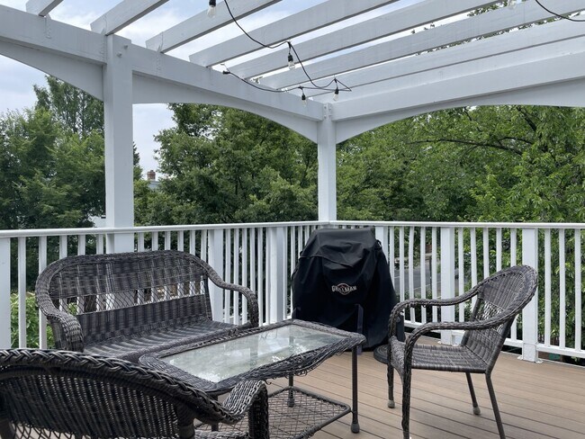 Building Photo - 1700 D St SE