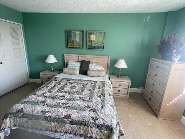 Building Photo - 400 Island Way