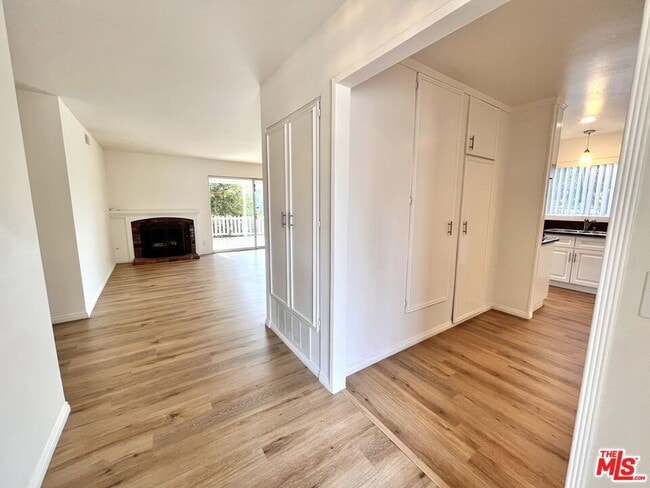 Building Photo - 6308 Villa Rosa Dr