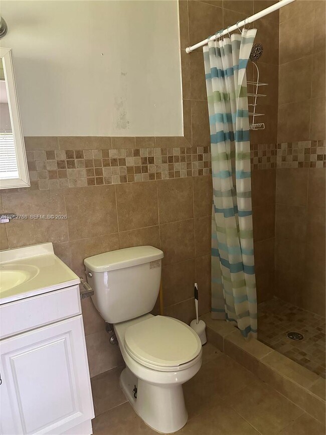 Building Photo - 5340 Orduna Dr