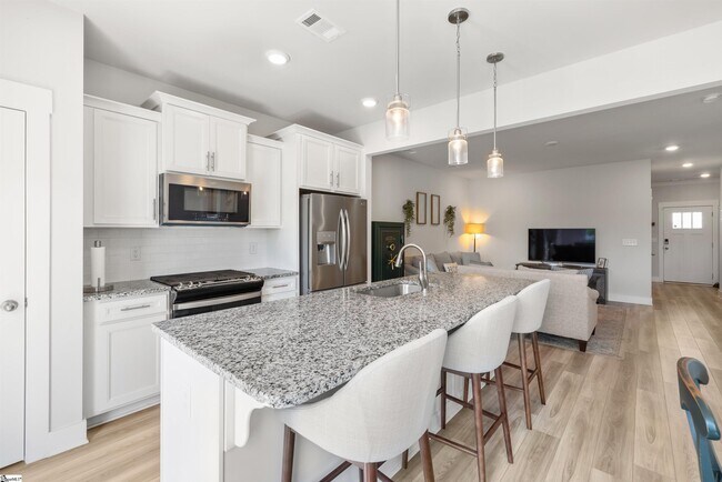 Building Photo - 127 Shallons Dr