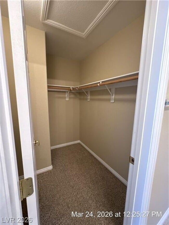 Building Photo - Gated Community with the perfect mix of style, location, and amenities!