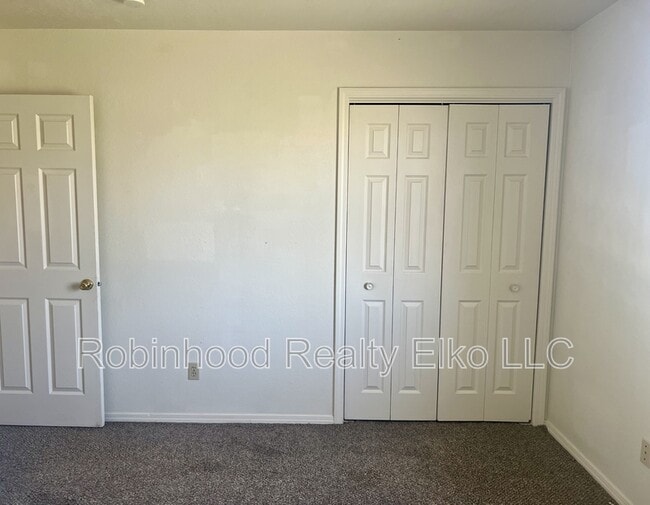 Building Photo - 132 Flora Pl