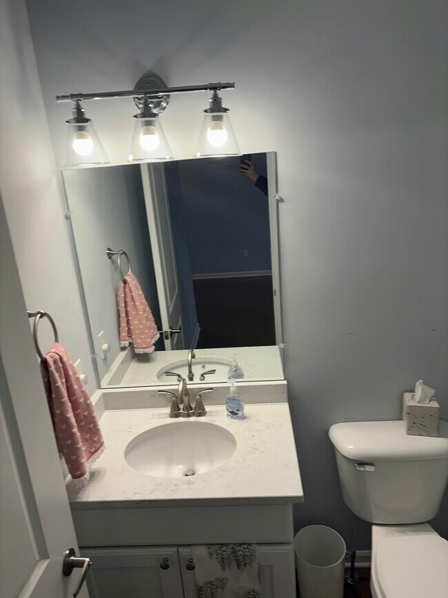 Building Photo - 2142 Hidden Ridge Dr