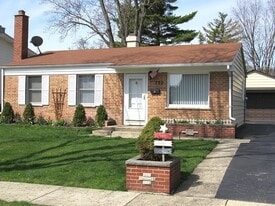 Building Photo - 390 Diane Dr