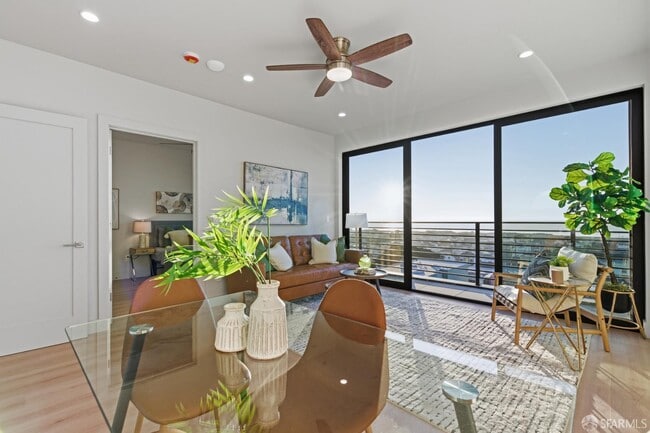 Building Photo - 3945 Judah St