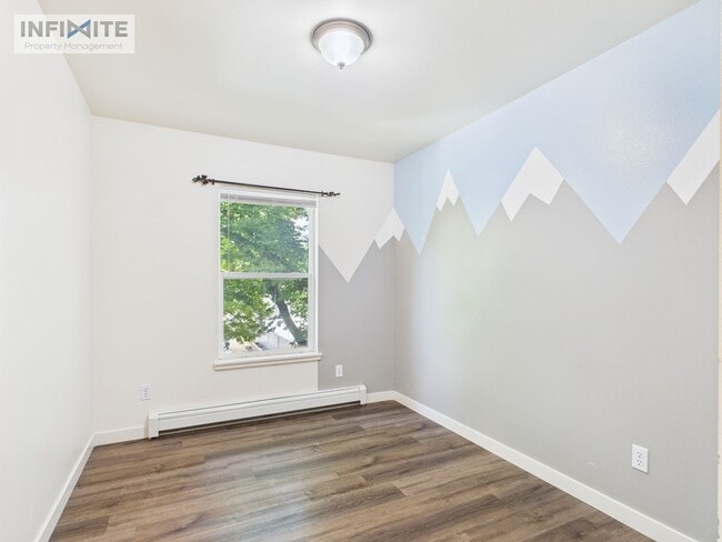 Building Photo - Great Three Bedroom Condo in Belgrade!