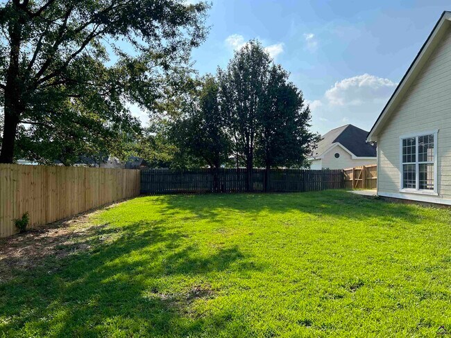 Building Photo - 203 Bryson Way