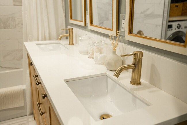 Building Photo - 3045 S 1640 E