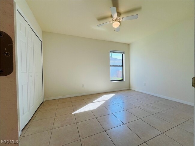 Building Photo - 1625 SW 34th St