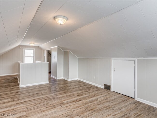 Building Photo - 2703 Oakwood Dr