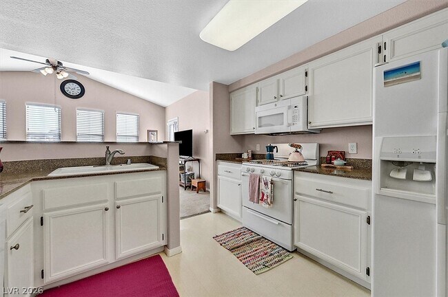 Building Photo - 10550 W Alexander Rd