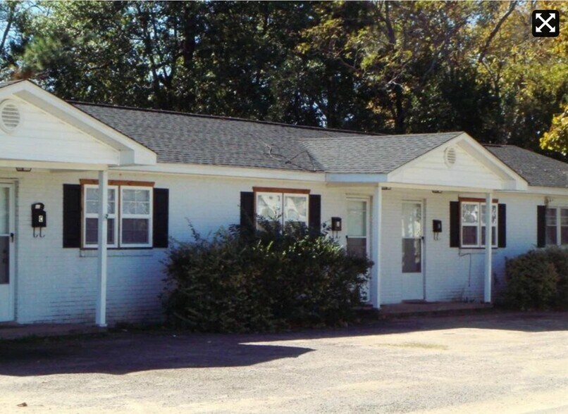 Exterior. - 107 Smith Ave