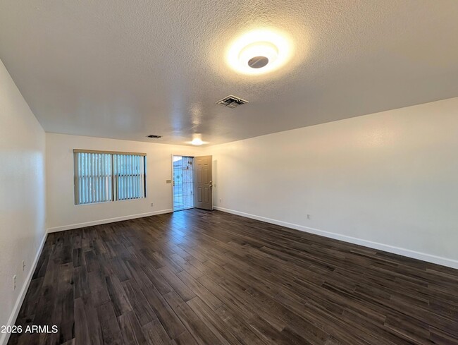 Building Photo - 2404 W Roeser Rd