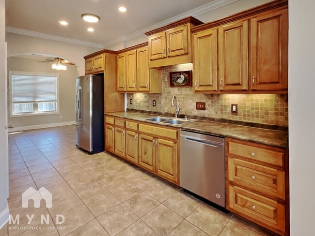 Building Photo - 15936 Landview Ln