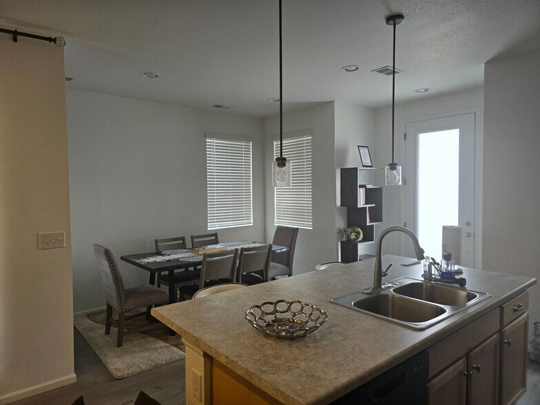 Building Photo - 1695 S Andes Way