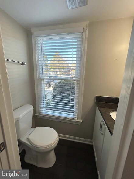 Building Photo - 4054 Norbeck Square Dr
