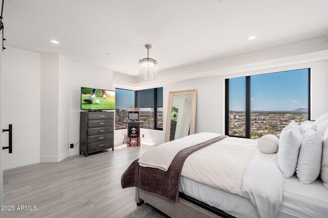 Building Photo - 1040 E Osborn Rd