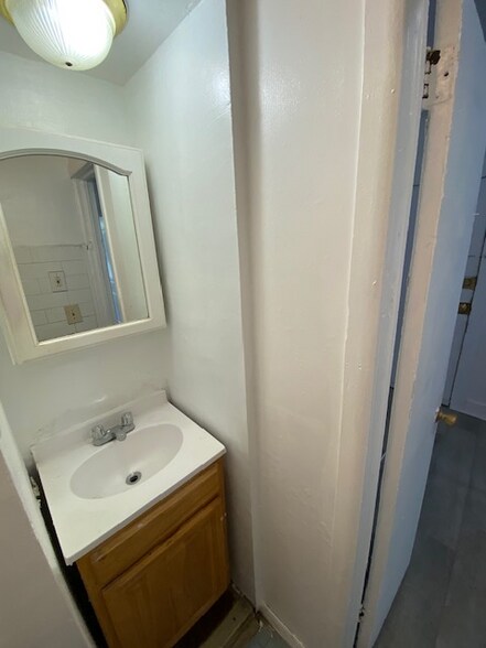 Building Photo - 404 Monroe St