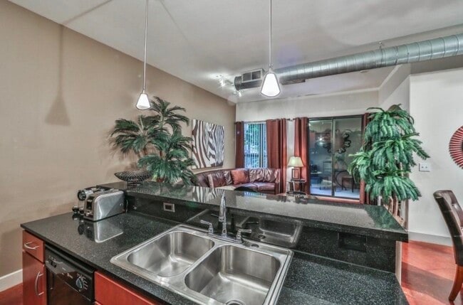 Building Photo - 1901 Post Oak Blvd