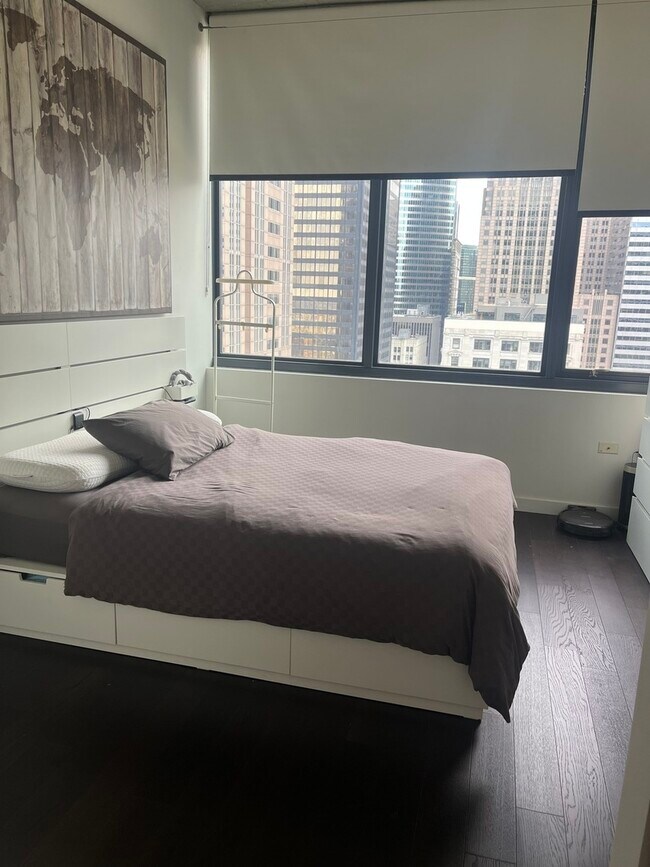 Building Photo - 235 W Van Buren St