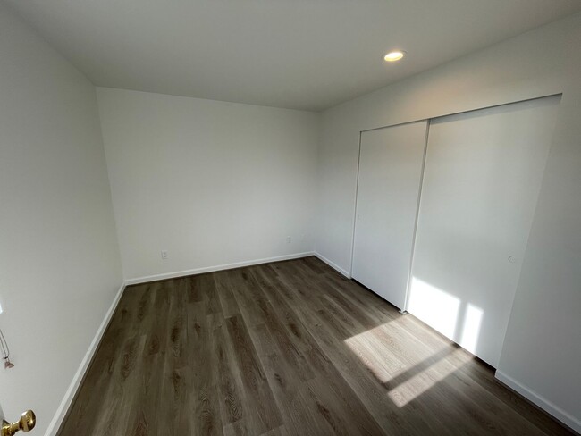 Building Photo - 2304 Skyline Way