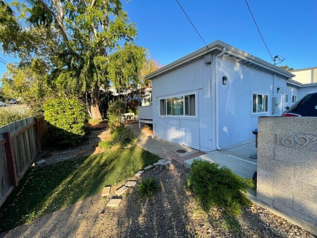 Building Photo - Large 6- Bedroom, 3-Bathroom home in San Luis Obispo