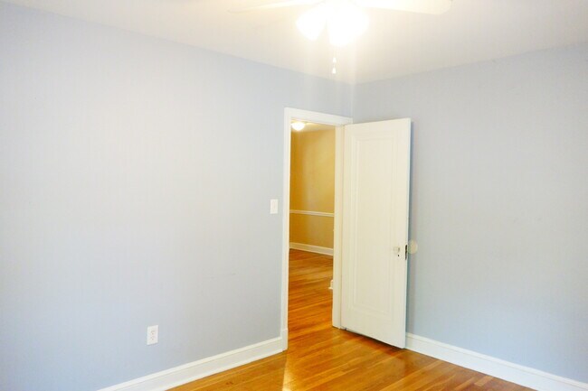 Building Photo - 8409 Greenwood Ave