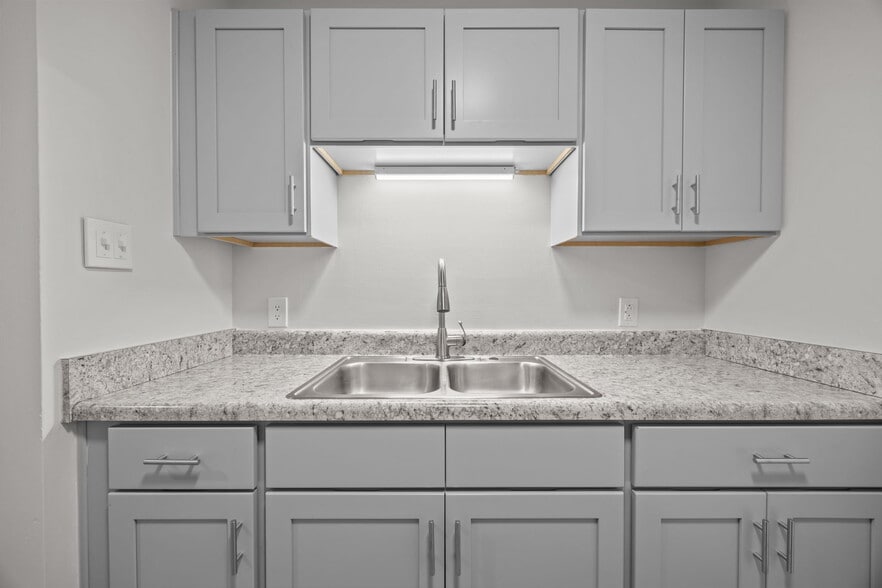 Building Photo - Thirteen08