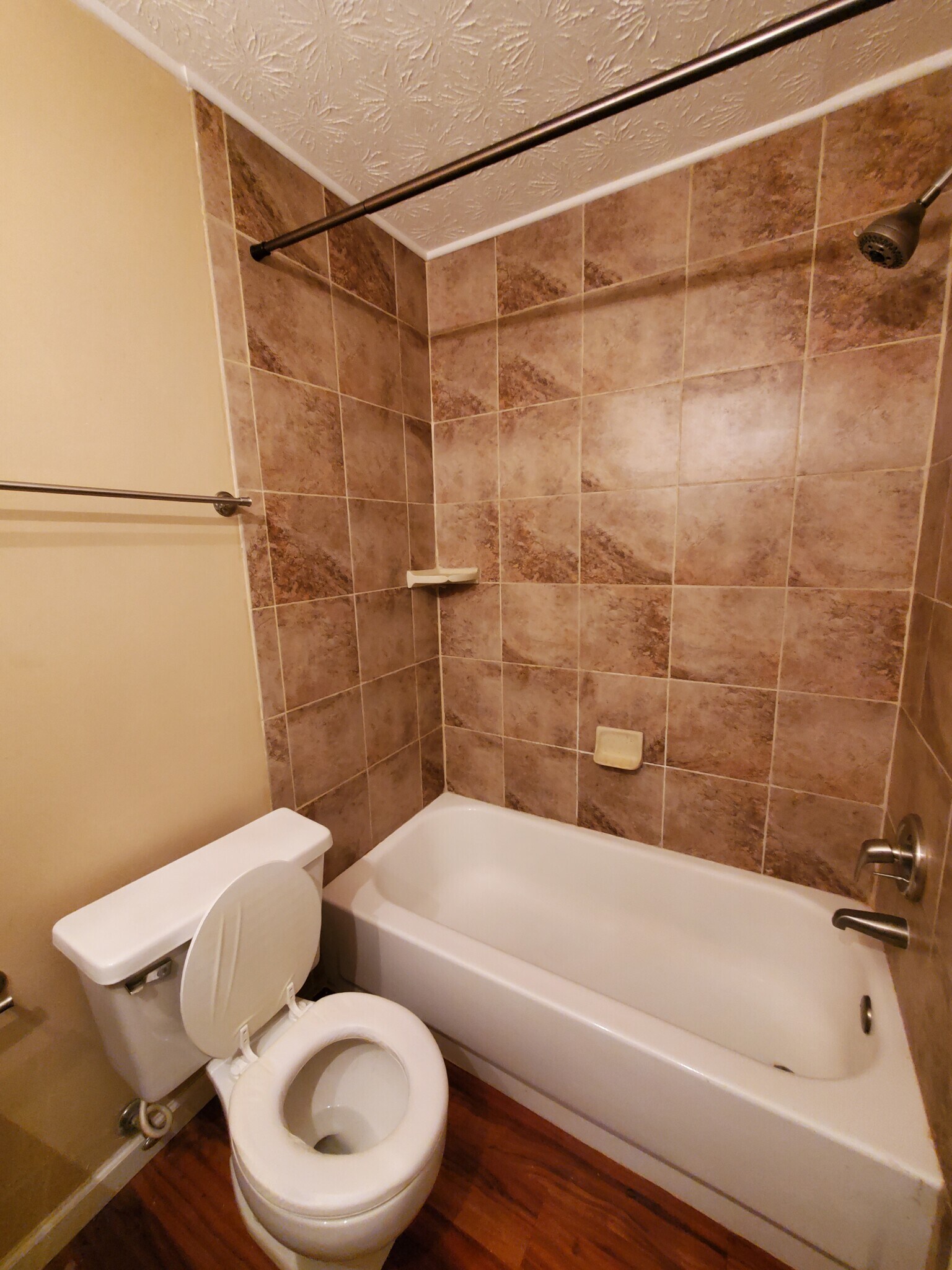 Master Bath - Tub - 2388 Cove Rd