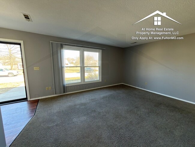 Building Photo - 1904 Springdale Ct