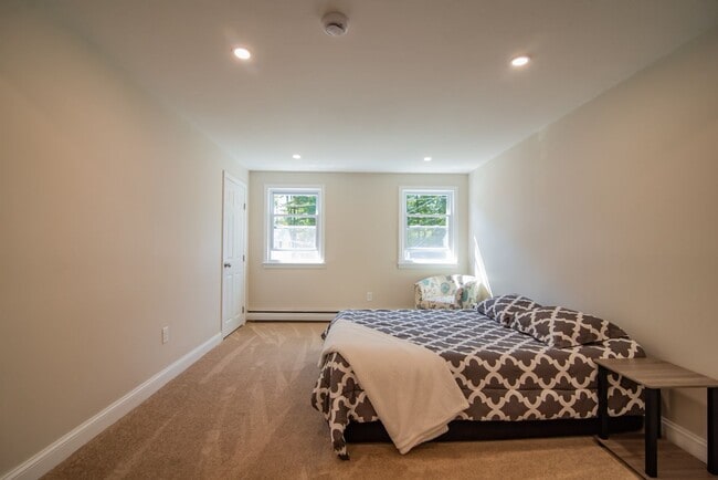 Building Photo - 11 Chatham St