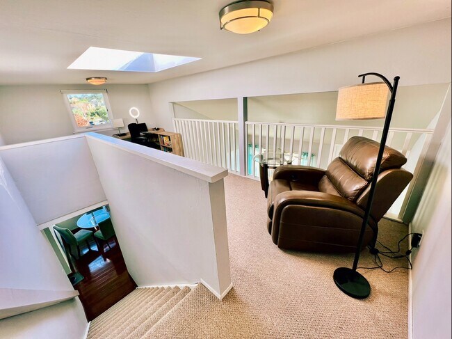 Building Photo - 1990 Dolphin Dr