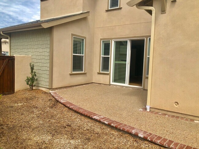 Building Photo - Beautiful East Ventura Home- Enclave Community