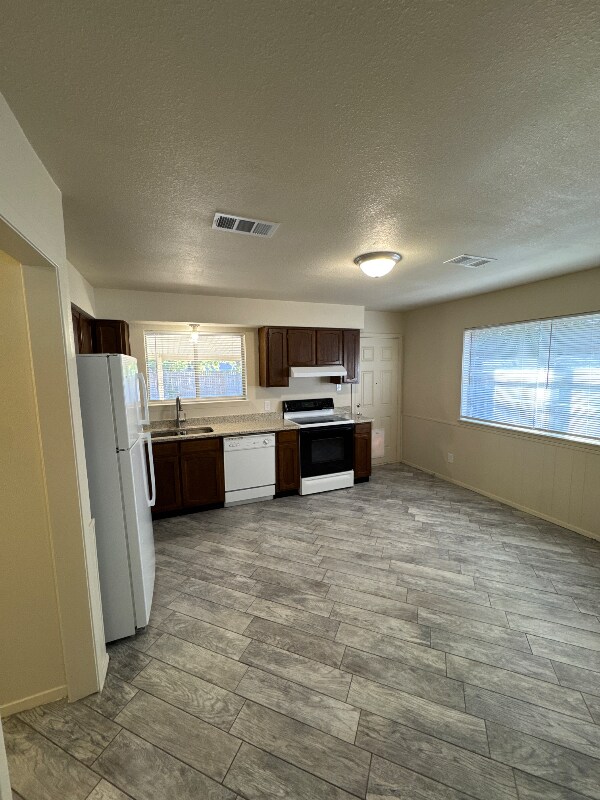 Building Photo - 618 Comal Ave