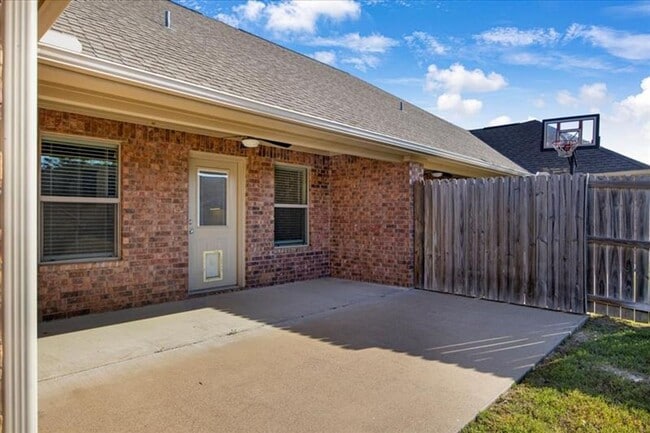 Building Photo - Stonebridge Villas #4041