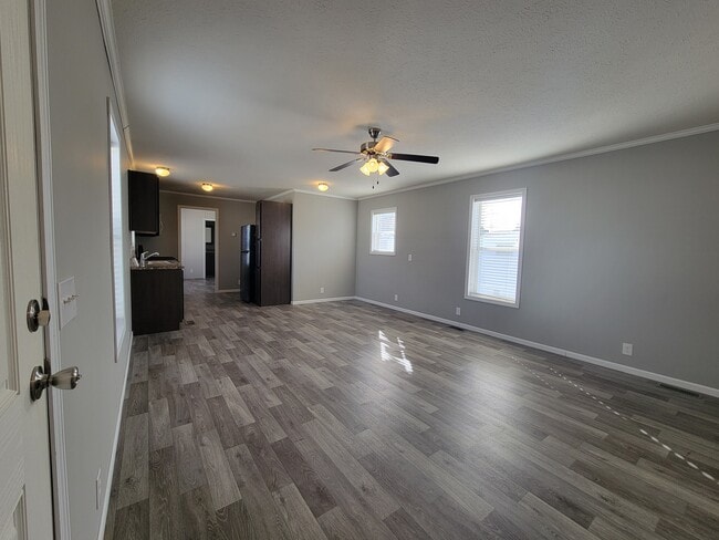 Building Photo - 15864 Marentette Dr