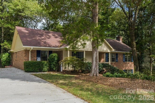 Building Photo - 2630 Fernbank Dr