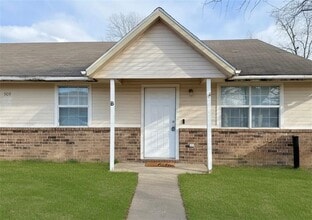 Building Photo - 909 Durham Pl