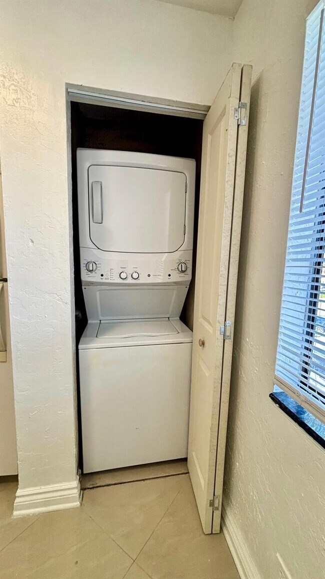 Building Photo - 7931 Southgate Blvd