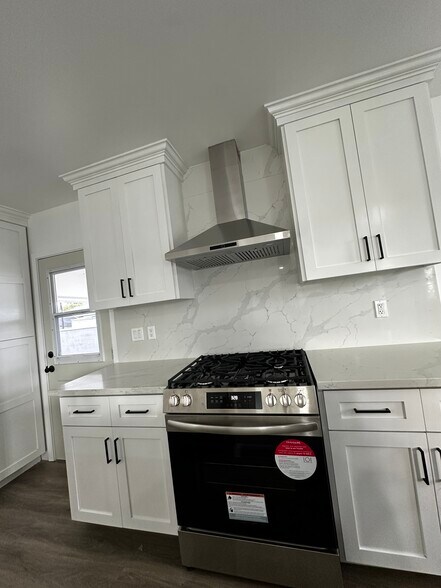 Kitchen - 2925 Artesia Blvd