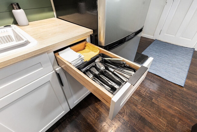 Building Photo - 37 Gold Ave NW